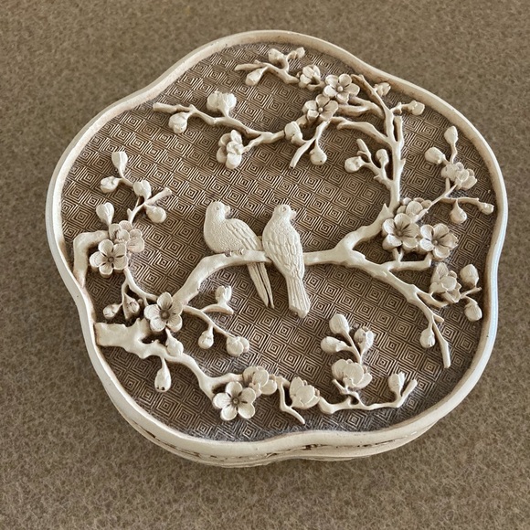 Vintage Carved Resin Cherry Blossoms and Birds 80’s Asian Trinket Jewelry Box - Picture 3 of 7